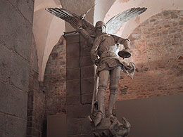 写真：モンサンミッシェルの天辺の彫像のレプリカ