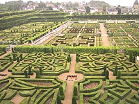 写真：ヴィランドリー城の幾何学柄の庭