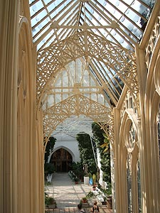 写真：フルボカー城の温室のような梁組の屋根
