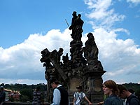 写真：カレル橋の彫刻