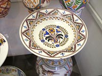 写真：独特の色合いのチェコの陶磁器