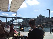 写真：ドン・ルイス1世橋のみえるカフェテラス